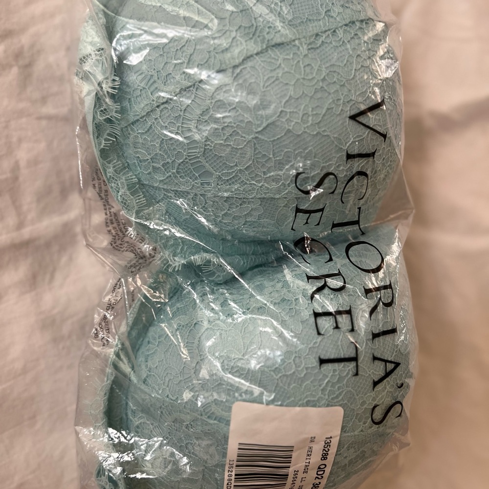 Victorias Secret Women’s Bra New with tags!